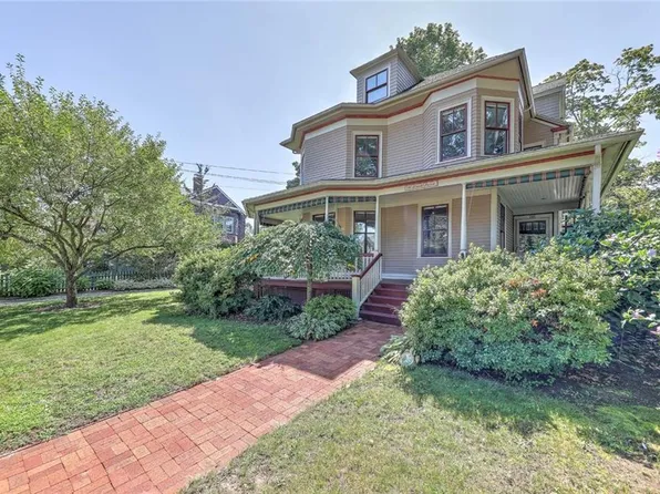 146 Arnold Ave, Cranston, RI 02905