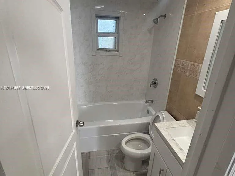 5606 Farragut St — Photo 4