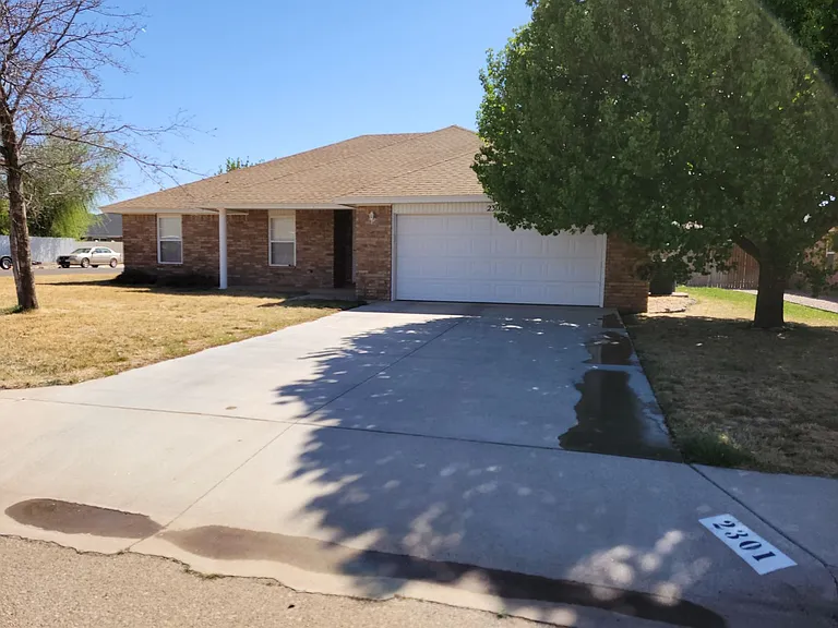 2301 Jadyn Ln — Photo 3