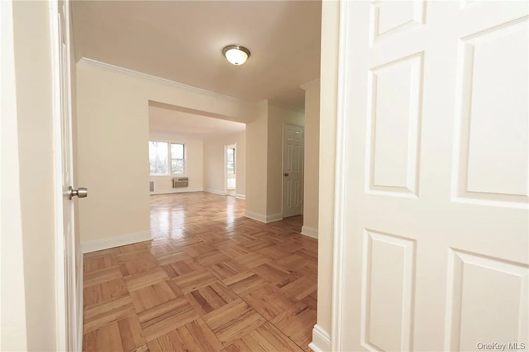 Building Photo - 2 Sadore Ln #2E