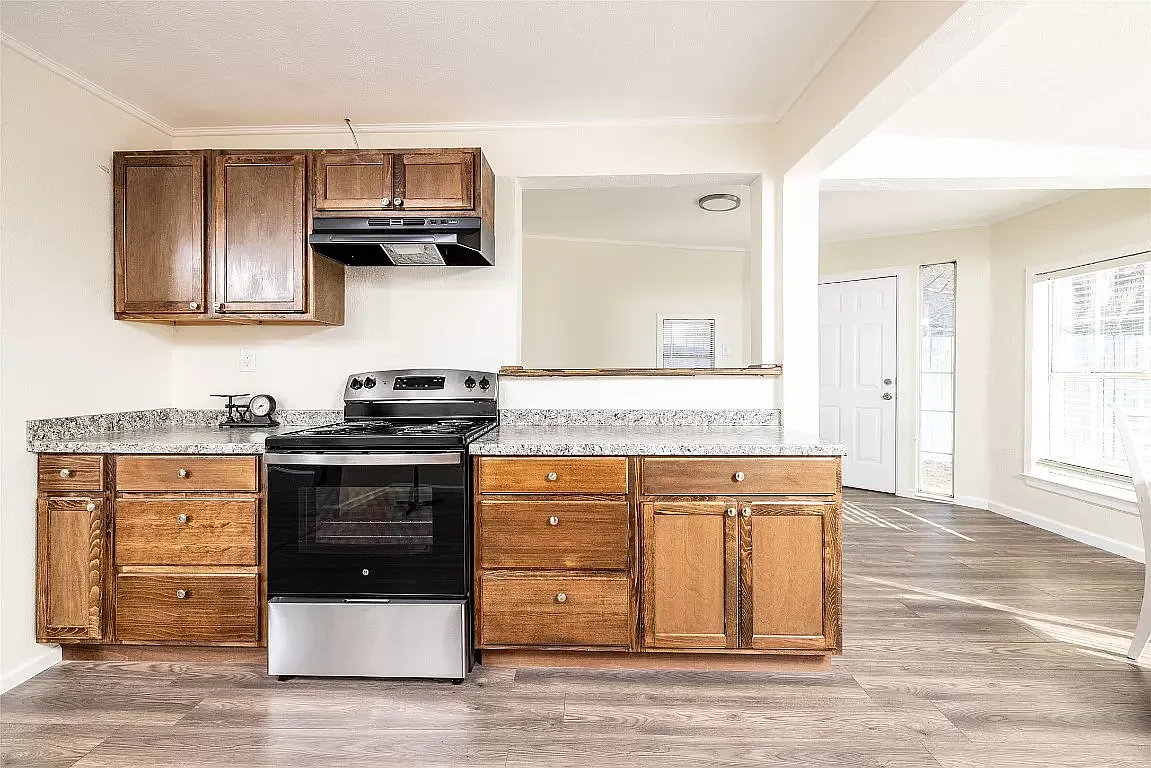 4 bed, 1850 sqft, $2,200 — Photo 3