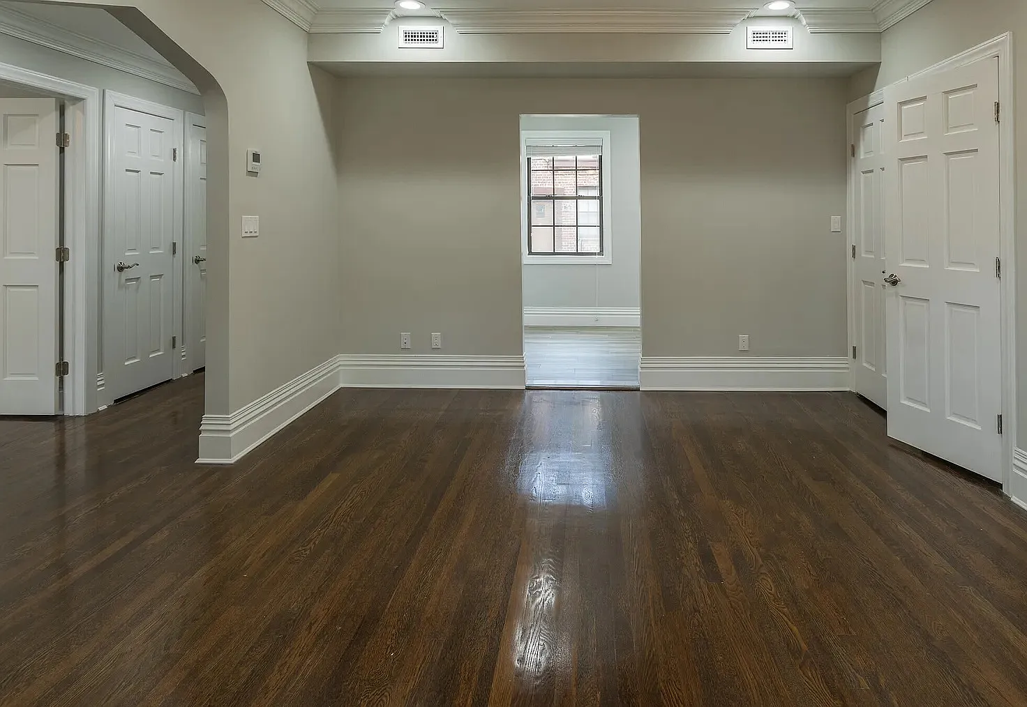 2 bed, 1.5 bath, 850 sqft, $1,350 — Photo 2