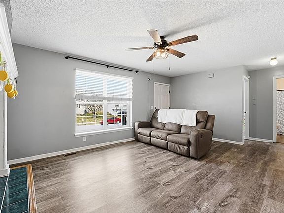 3rd image of 1305 Stonecrest Dr