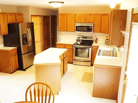 4th image of 20670 Sterling Way