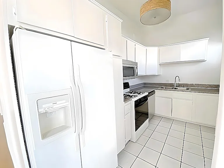 1024 3rd St #3 — Photo 3
