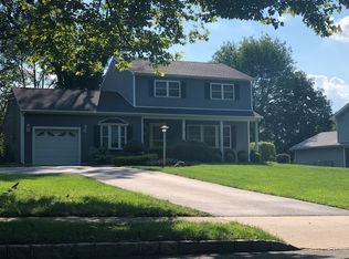 19 Lexington Dr, Manalapan, NJ 07726