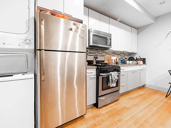 3rd image of 269 Kosciuszko St APT 3F