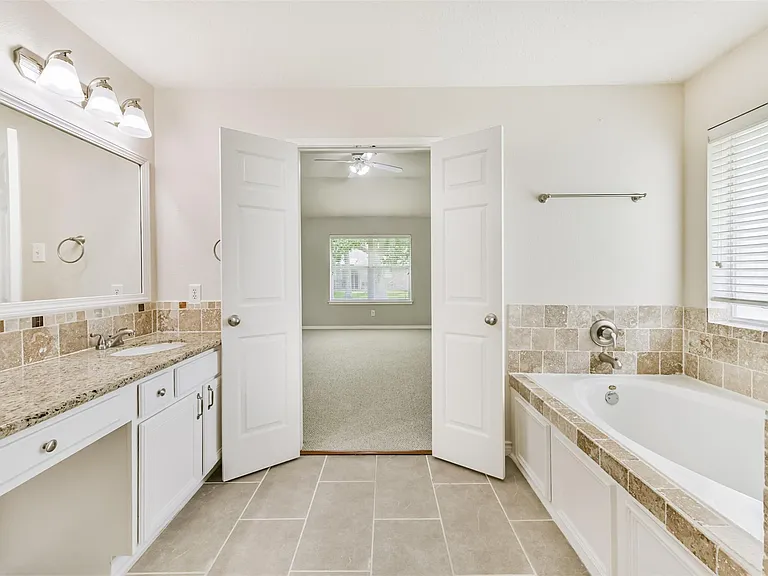 2401 Woody Rd — Photo 19