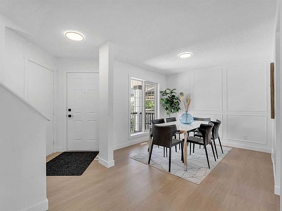 3rd image of 29 NE Douglas Glen Cres SE