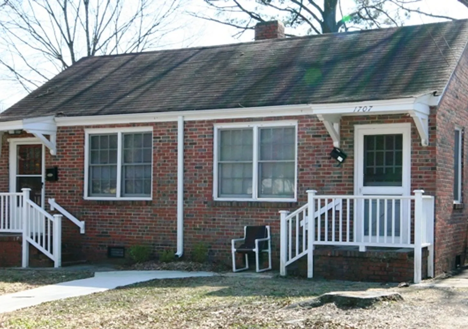 Charming 1BR duplex. Walk to 9th St. and DUKE! — Photo 2