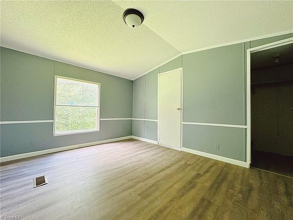 4th image of 321 Southridge Dr