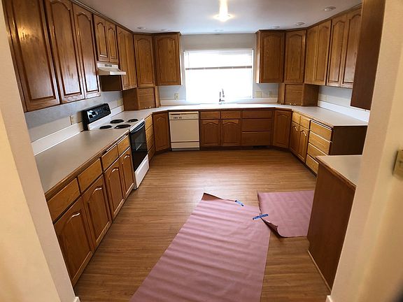 2nd image of 1946 Celestia Dr