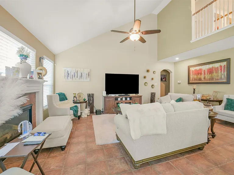 2103 Blue Water Bay Dr — Photo 8