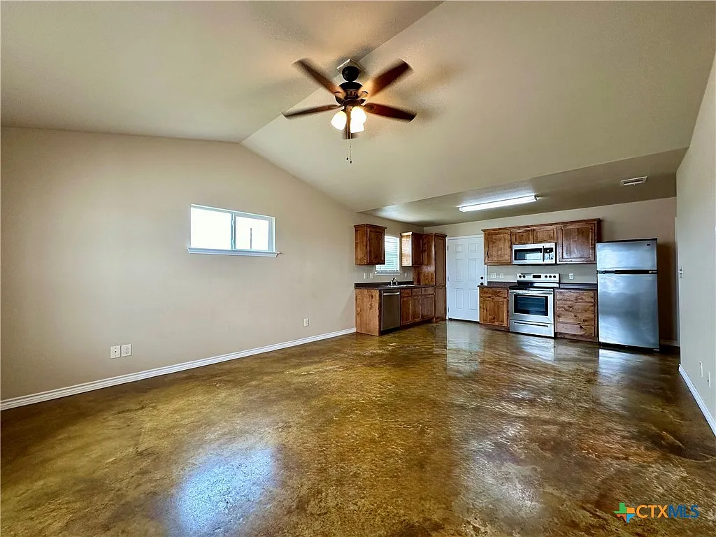 3 bed, 2.0 bath, 1068 sqft, $1,295 — Photo 3
