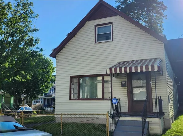 4 Regina Pl, Buffalo, NY 14208