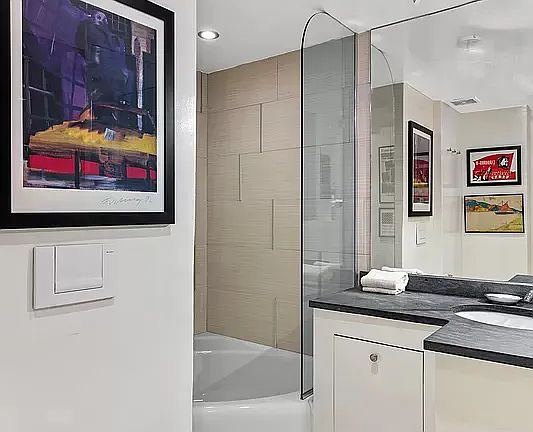 5th image of 135 W 70th St APT 6G