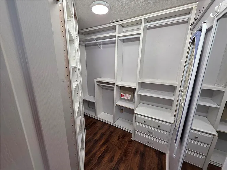 806 Lesa Glen Pl — Photo 11