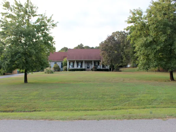 196 Jerri Ann Dr, Lexington, TN 38351