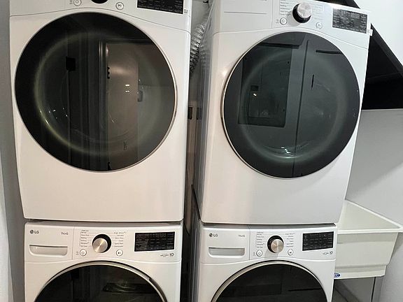 3rd image of 896 Willoughby Ave Floor 1