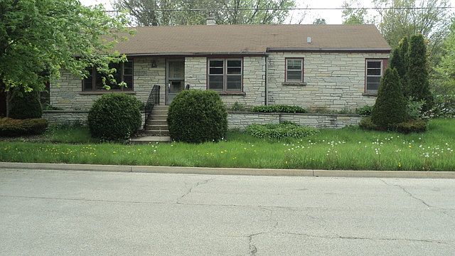 1st image of 1610 N Ash St