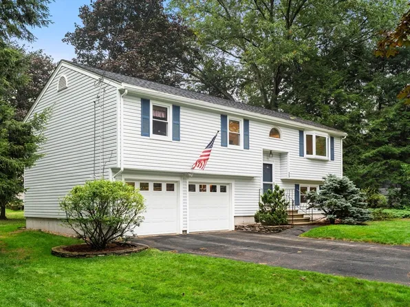 29 Oregon Rd, Tewksbury, MA 01876
