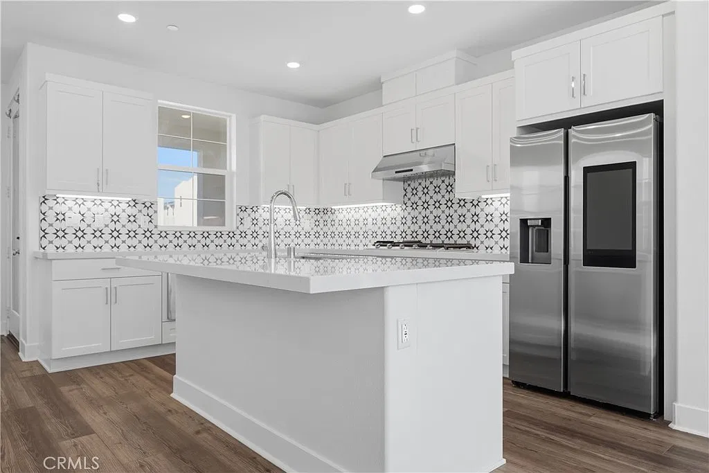 2 bed, 2.5 bath, 1439 sqft, $4,200 — Photo 4