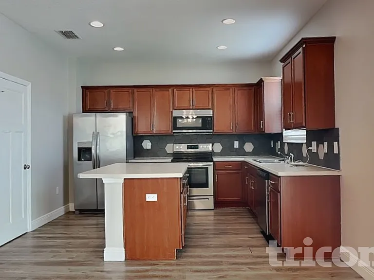 7105 Feather Wood Dr — Photo 4