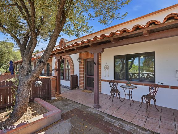 5th image of 386 S La Canada Dr