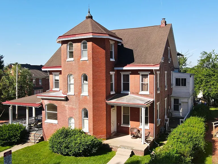 402 N Church St — Photo 2