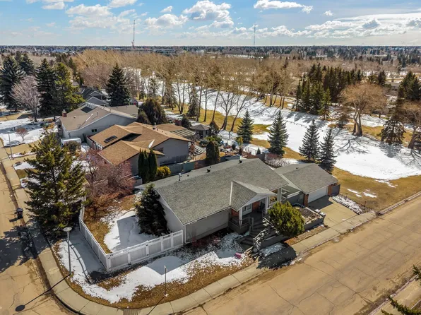 2 Braeside Ter, Strathcona County, AB T8A 3V6