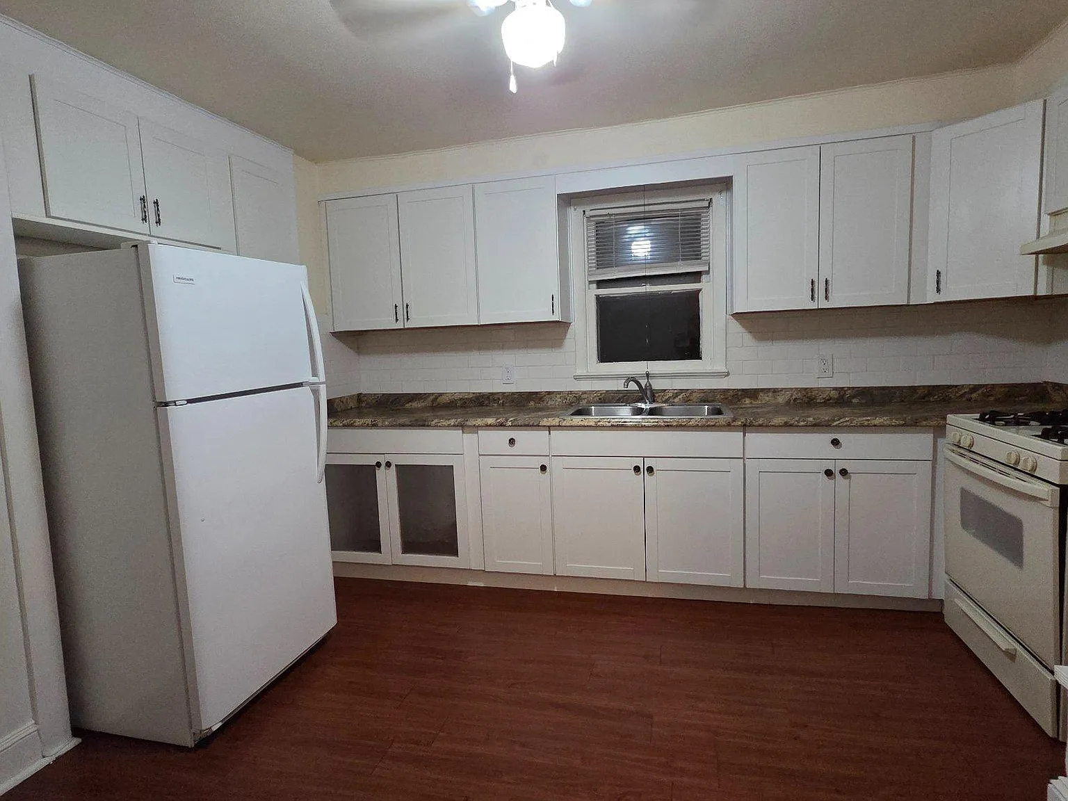 2 bed, 1.0 bath, 1584 sqft, $1,800 — Photo 4