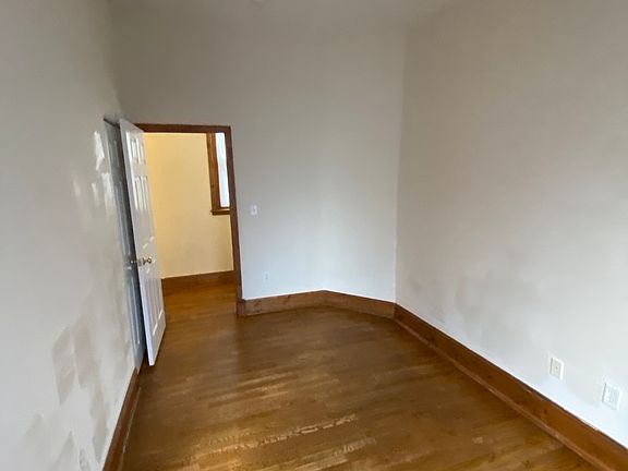 4th image of 907 W Grace St APT D