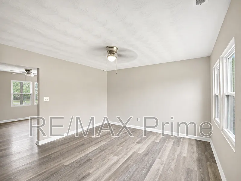 3 bed, 1.5 bath, 1120 sqft, $1,695 — Photo 3