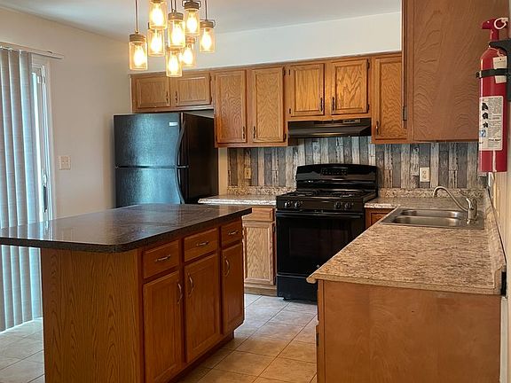 5th image of 1465 Scott St