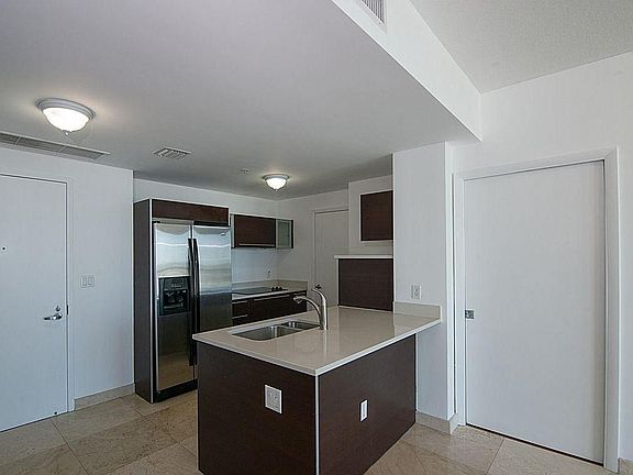 5th image of 1900 N Bayshore Dr APT 1616