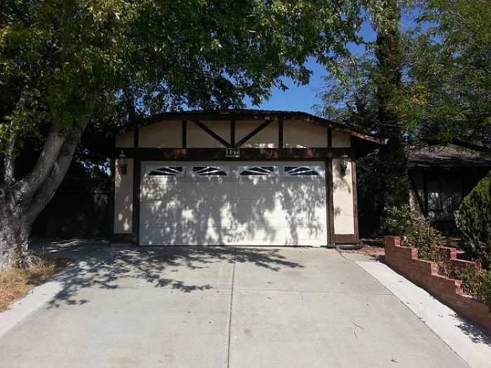 842 Serrana Ct photo 1
