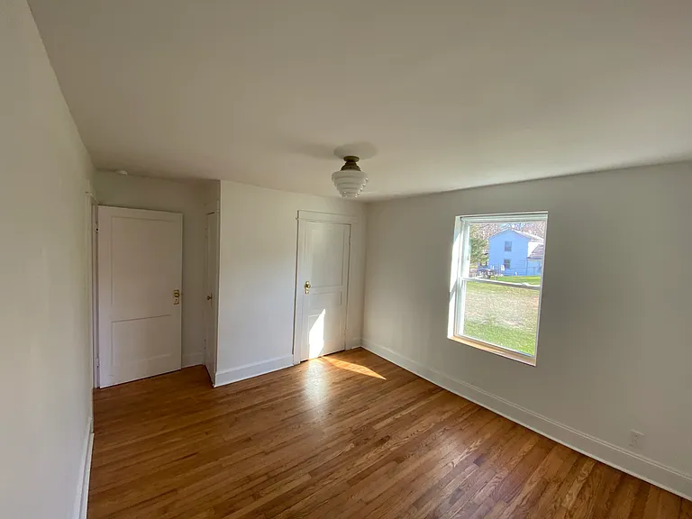 223 Amelia St — Photo 6