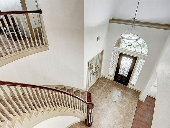 5th image of 3223 Five Oaks Dr