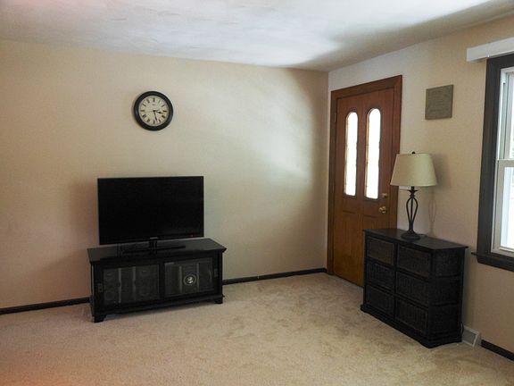 4th image of 1240 Valley View Dr