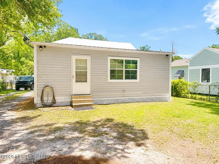 309 Seal Ave — Photo 13