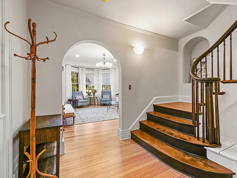 11 Maple Ave — Photo 4