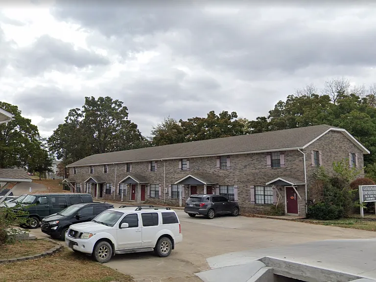 Savannah Townhouses — Photo 2
