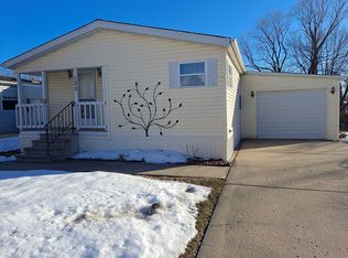 105 Scarlet Ln, Green Bay, WI 54311