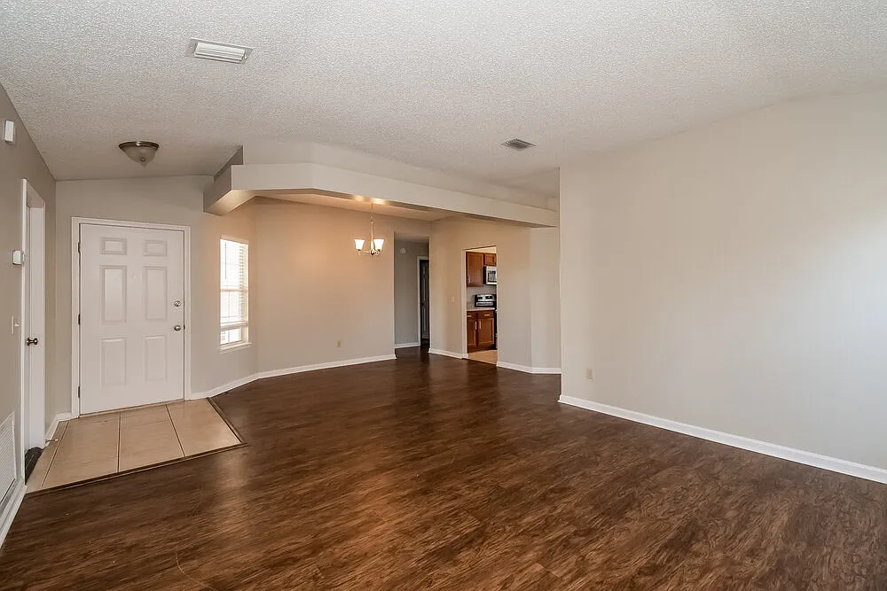 3 bed, 2.0 bath, 1420 sqft, $2,910 — Photo 3