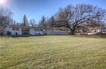 4th image of 9501 Belleview Ave