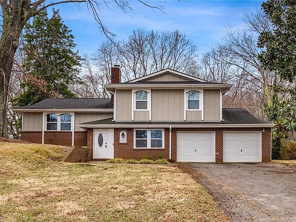 2nd image of 2820 Lansdowne Dr
