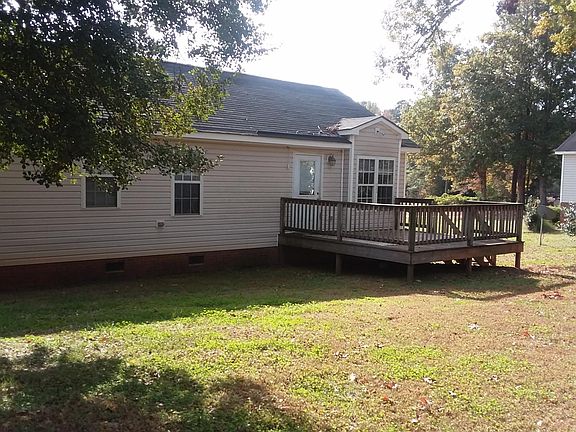 Large Back Deck for Grilling and Family Fun