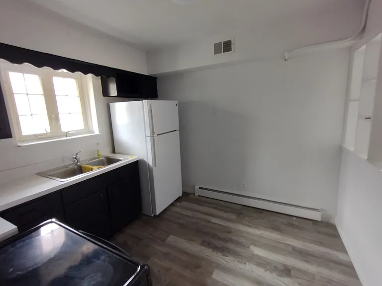 4744 Rose St #2R — Photo 8