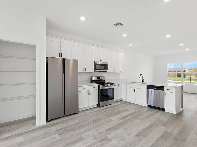 602 Desmoines Ct — Photo 18