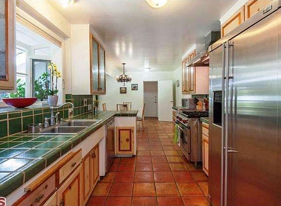 5th image of 3579 Berry Dr